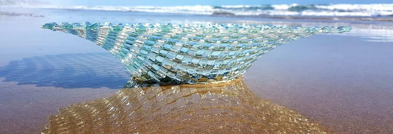 GLASSTHREE